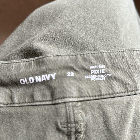 OLD NAVY SIZE 22 olive green high rise pixie pants - Picture 3 of 4